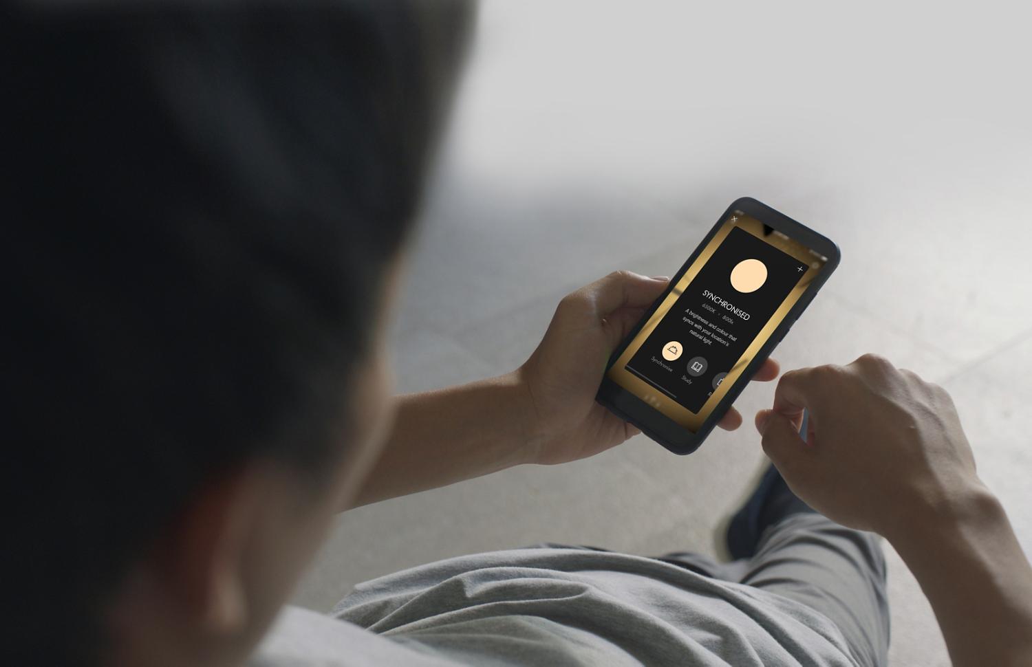 the Dyson Link app synchronising to the Dyson Lightcycle
